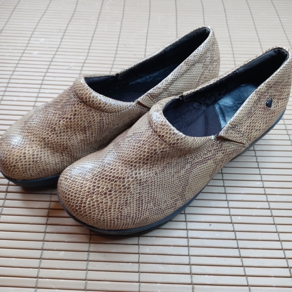 Nurse Mates Shoes Pillowtop Faux Python Snake Skin women's sz 11W A32